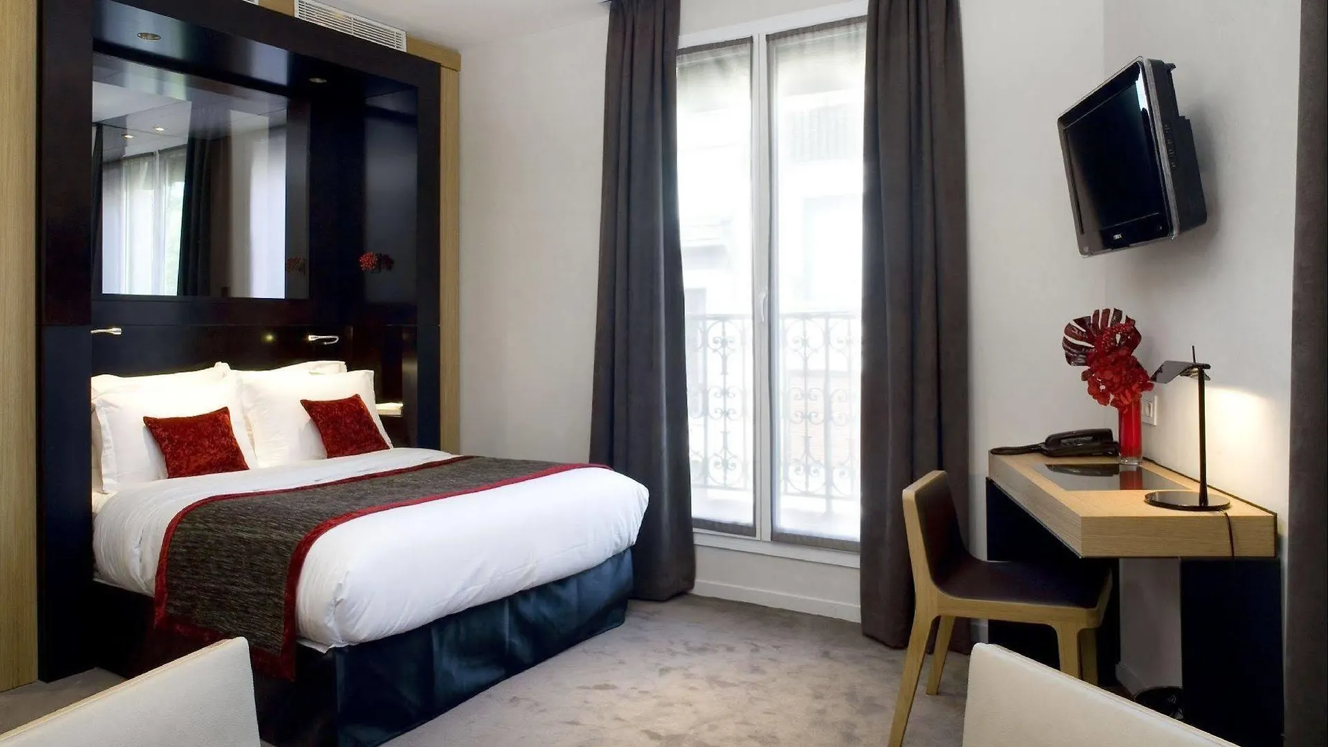 Hotel Marceau Champs-elysees 3*