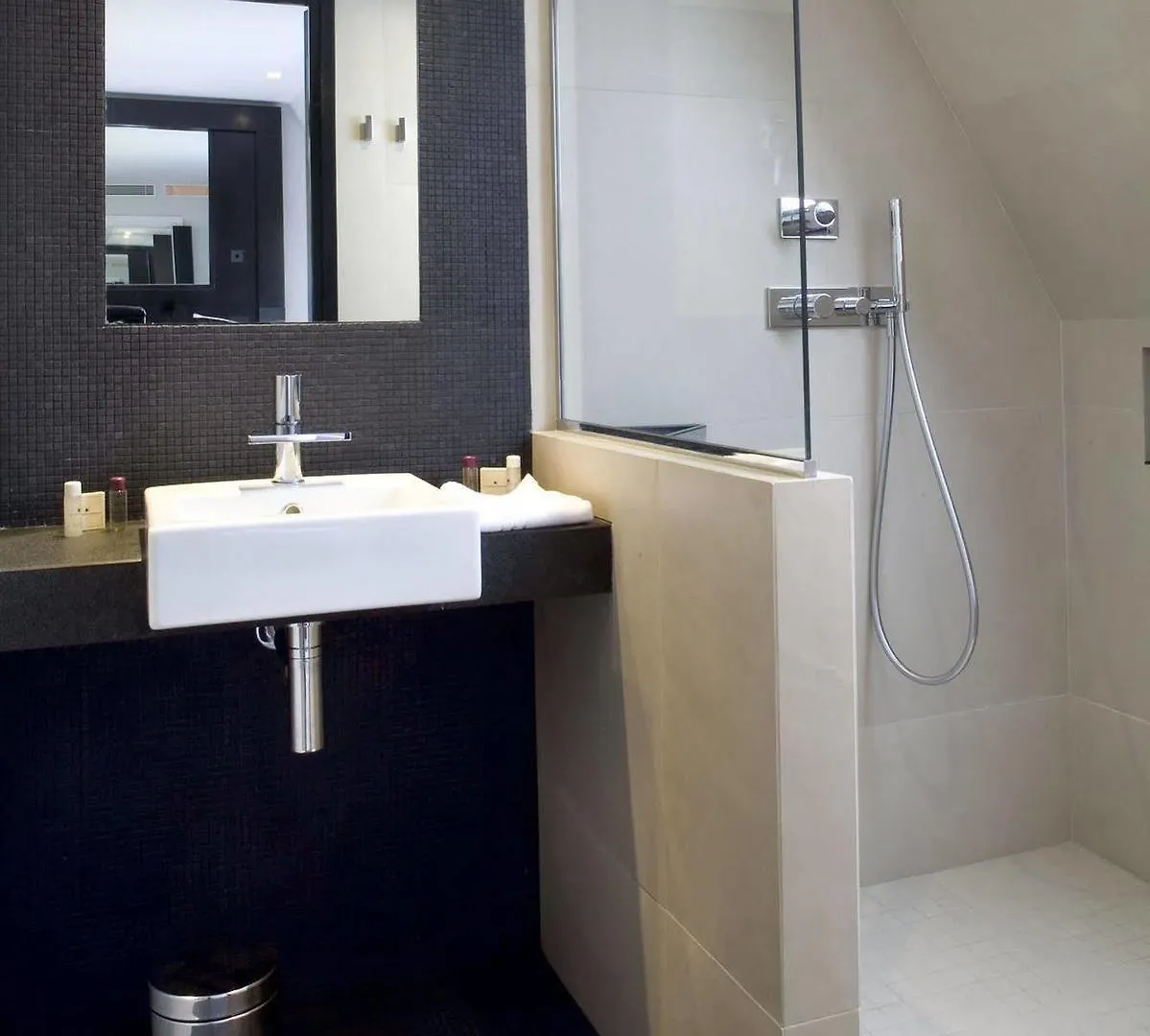 Hotel Marceau Champs-elysées Parigi