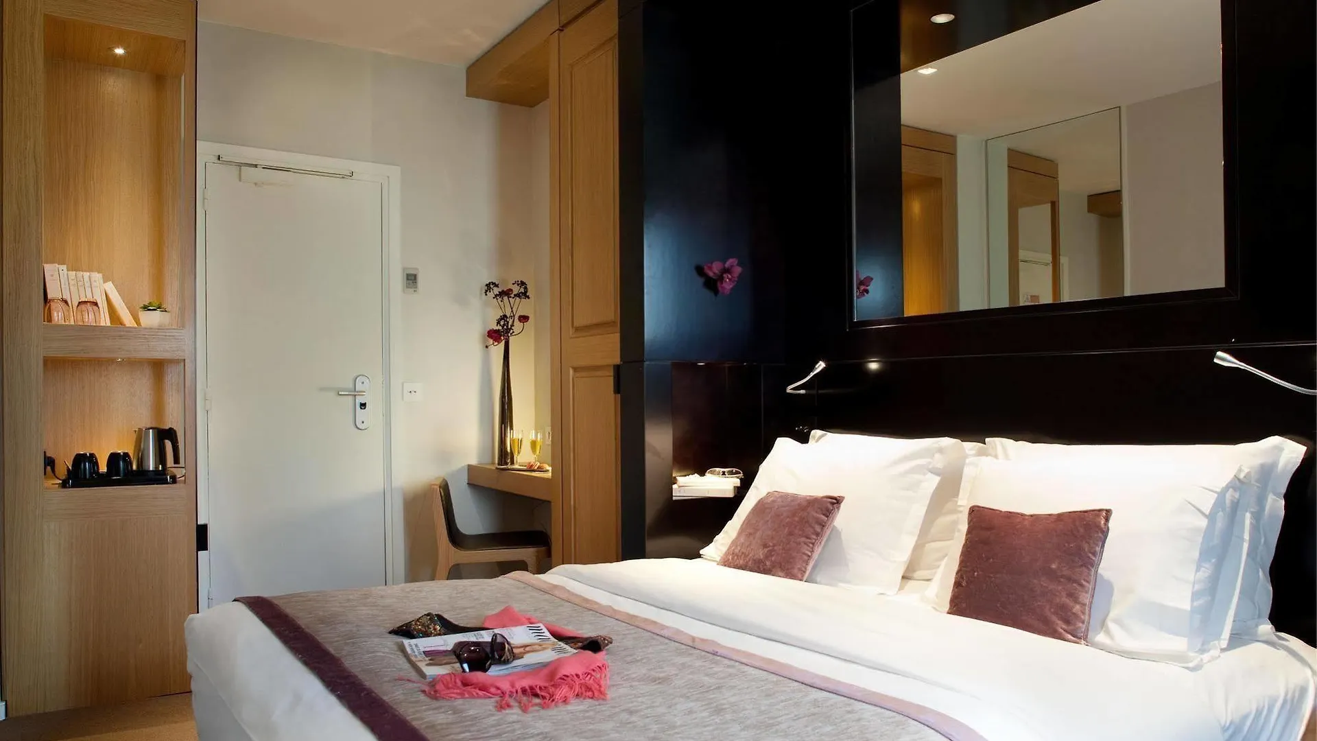 Hotel Marceau Champs-elysées Parigi